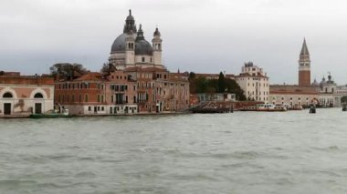 30 Ekim 2018 Punta della Dogana ve Santa Maria della Salute Bazilikası 'nın manzarası.