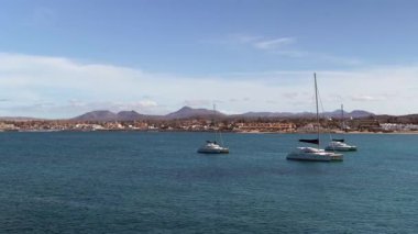 Lanzarote adasının kıyısında, Playa Blanca 'nın önünde, adanın güneyinde.