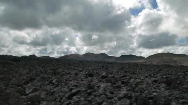 İspanya 'nın Kanarya Adaları' ndaki Lanzarote kentindeki Timanfaya Milli Parkı (ayrıca 