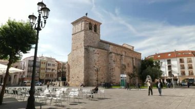 ZAMORA, İspanya - 4 Ekim 2017: İspanya 'nın tarihi merkezi Zamora' daki San Juan Romanesk Kilisesi