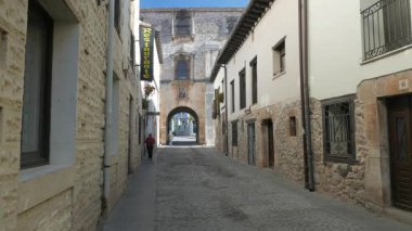 Eski ortaçağ Caddesi eski ortaçağ köyü, Covarrubias, Burgos, İspanya.