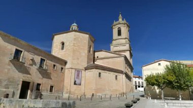 Santo Domingo de Silos Abbey, İspanya 'nın Burgos eyaletinin Santo Domingo de Silos kasabasında yer alan bir manastır. Pan