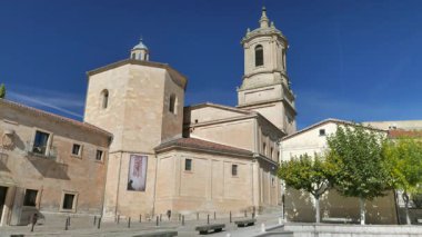 Santo Domingo de Silos Manastırı, Burgos 'un Santo Domingo de Silos kasabasında yer alan bir manastır.