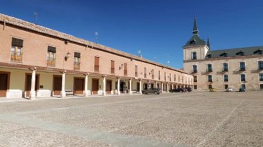 İspanya 'nın Burgos eyaletindeki Lerma Dükalığı Sarayı. Bina 1601 'de başladı, bugün Ulusal Parador. Pan