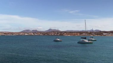 Lanzarote adasının kıyısında, Playa Blanca 'nın önünde, adanın güneyinde.