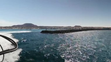 Lanzarote adasının kıyısında, Playa Blanca 'nın önünde, adanın güneyinde.
