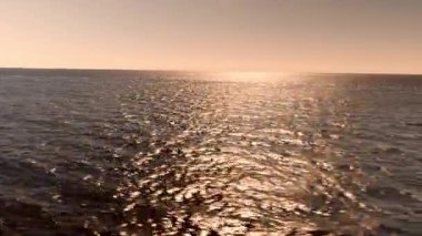 Tekneden gün batımında deniz