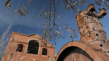 Eski terk edilmiş endüstriyel makineler. yanal çekim