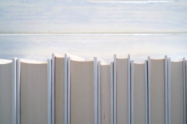 Beyaz kitap yığını, metin için yer kopyala