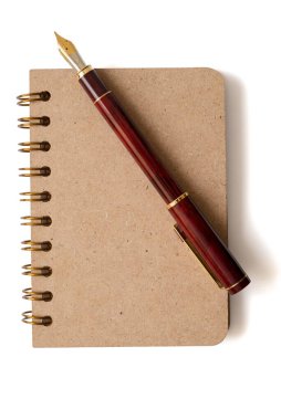 defter ve dolmakalem beyaza izole edildi