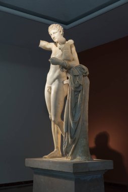 OLYMPIA, GREECE - 29 Ekim 2015: Olympia Arkeoloji Müzesi. Hermes ve Bebek Dionysos, Praxiteles 'in Hermes' i olarak da bilinir.