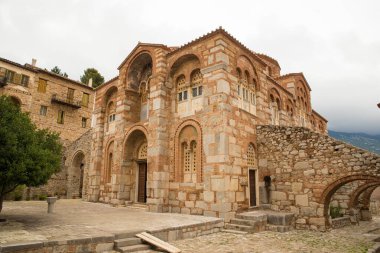 DİSTOMO, GREECE - 30 Ekim 2015: Hosios Loukas manastırı, Orta Bizans mimarisinin en önemli eserlerinden biri ve UNESCO Dünya Mirası Bölgesi,