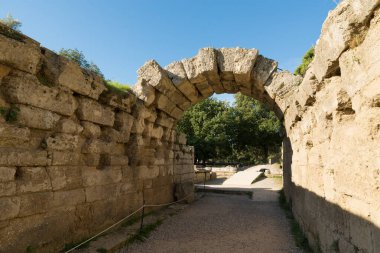 Crypt, Yunanistan 'ın Mora kentindeki Olympia Stadyumu' na çıkan bir tünel. 