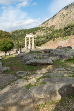 Delphi arkeolojik alanı UNESCO 'nun Dünya Mirasları Listesine yazılmıştır. Thololar.