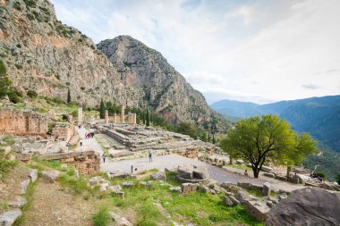 Delphi arkeolojik alanı UNESCO 'nun Dünya Mirasları Listesine yazılmıştır. Apollo Tapınağı