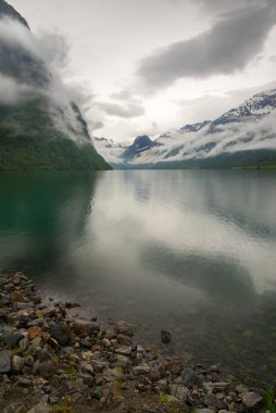 Oldevatnet, Norveç 'in Sogn og Fjordane ilinin Stryn ilçesine bağlı bir göldür..