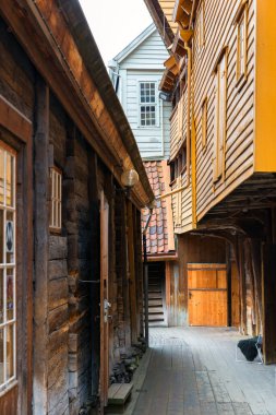 BERGEN, NORway - 2 HAZİRAN 2017 Hanseatic Mahallesi. Tipik bir köşe.