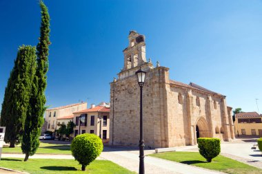 El Carmen de San Isidoro Kilisesi, Zamora, İspanya. Filtre kutuplandırılıyor