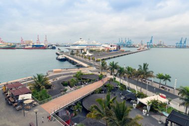 Las Palmas 'ın deniz limanının panoramik görüntüsü