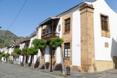 Calle Real Caddesi 'ndeki geleneksel binalar - Teror, Gran Canaria, Kanarya Adası, İspanya