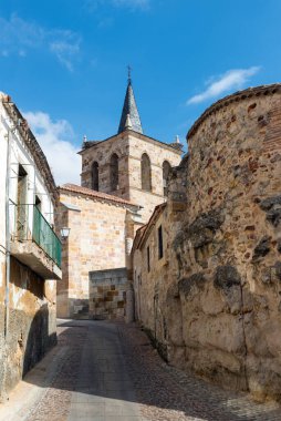 İspanya 'nın Zamora şehrinin tipik tarihi bir köşesi.