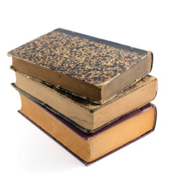 Antika kitap yığını, izole edilmiş beyaz arkaplan