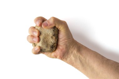 Erkekler bir taşı tutarak el ele tutuşuyor. beyaz arkaplanda izole