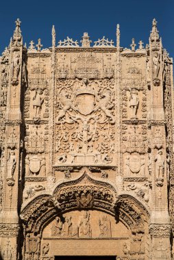 VìDOLID, SPAIN - NOVEMBER 7, 2016: Colegio de San Gregorio 'nun plateresk cephesi, şu anda heykel müzesi