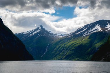 Geirangerfjord Norveç 'in More og Romsdal ilinin Sunnmore ilçesine bağlı bir fiyorttur..