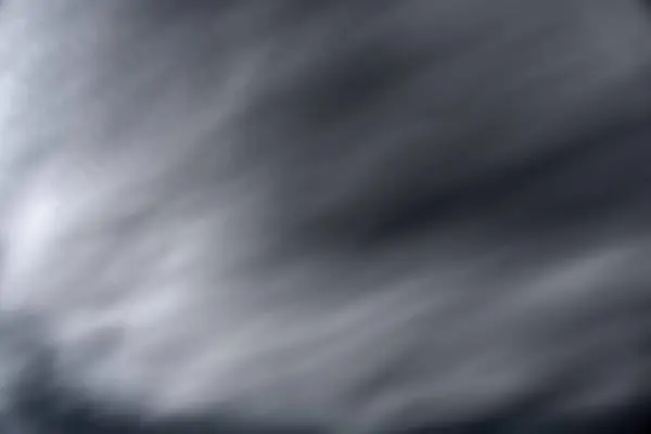 Longa Exposição Céu Coberto Por Nuvens Escuras — Fotografia de Stock