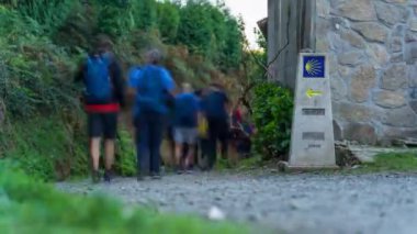 Santiago Camino 'sunun üzerindeki hacıların zaman çizelgesi.