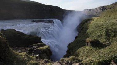 İzlanda 'da döngü şeklinde Gullfoss Şelalesi ve Kanyonu
