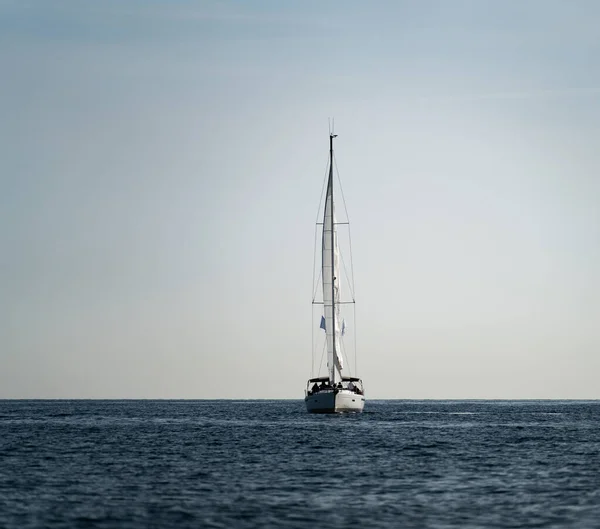 Yelkenli Metin Alanı Ile Kameraya Tamamen Dik — Stok fotoğraf