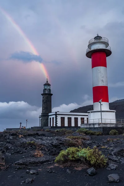 Faros Bajo Arco Iris Nubes Tormentosas Amanecer —  Fotos de Stock