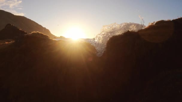 夕阳西下 水以极慢的速度漫过墙壁 文字空间 — 图库视频影像