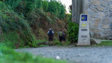 Tanımlanamayan seyyahların El Camino 'ya yürüyüşü zaman aşımına uğradı.