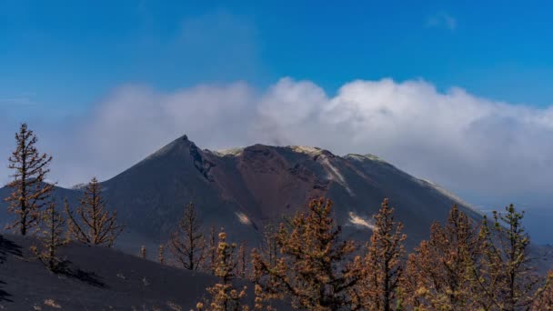 拉帕尔马岛Cumbre Vieja火山顶部火山口的光谱线可破时间 — 图库视频影像
