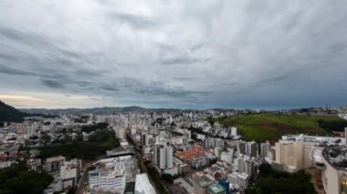 Yukardan Gelen Juiz de Fora Şehrinin Gündüzden Geceye Zamanlaması