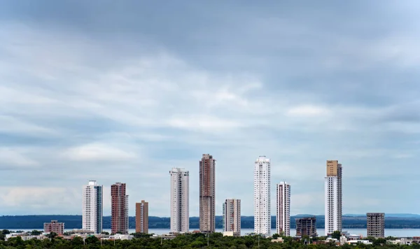 Felhőkarcolók Közelében Távoli Lövés Hosszú Expozíció — Stock Fotó