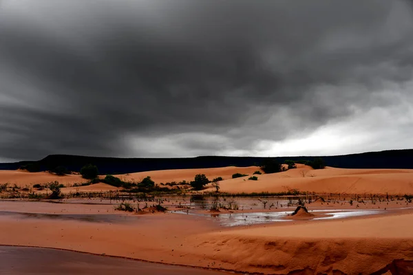 Long Exposure Shot Dark Storm Clouds Moving Majestic Sand Dunes — Stock Photo, Image