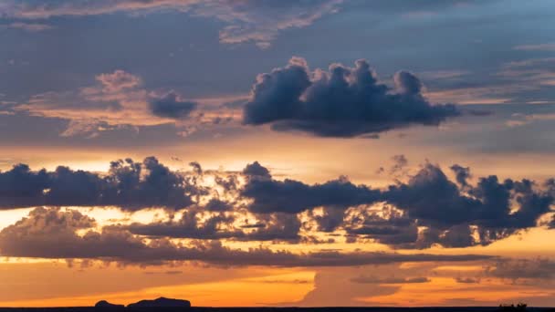 Ζωντανό Ηλιοβασίλεμα Timelapse Πάνω Από Desert Plateau Mountain Silhouettes Jalapao — Αρχείο Βίντεο