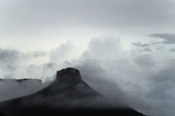 Dark Mysterious Background Pyramidal Mountain Silhouette Covered Fog Clouds Space — Stock Photo, Image