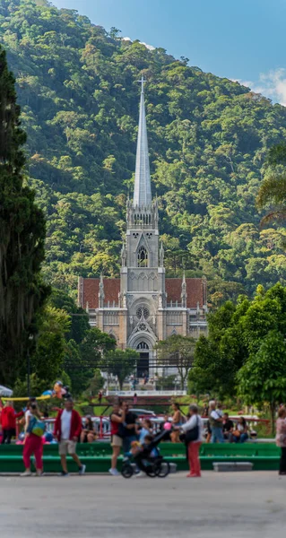Deslumbrante Catedral Petrópolis Rodeada Por Uma Cordilheira Verdejante Céu Azul — Fotografia de Stock