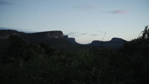 Lenyűgöző Videó Átmenet Egy Bokorból Chapada Diamantina Völgybe Vissza Alkonyatkor — Stock videók