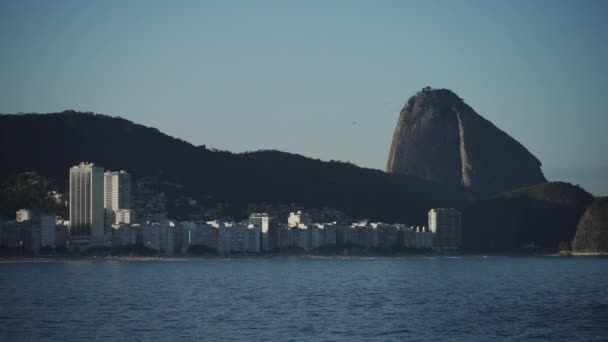Bela Vista Noturna Copacabana Com Icônica Montanha Pão Açúcar Sob — Vídeo de Stock