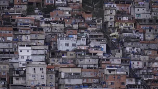 Funiculaire Grimpe Une Colline Dans Une Favela Animée Rio Janeiro — Video