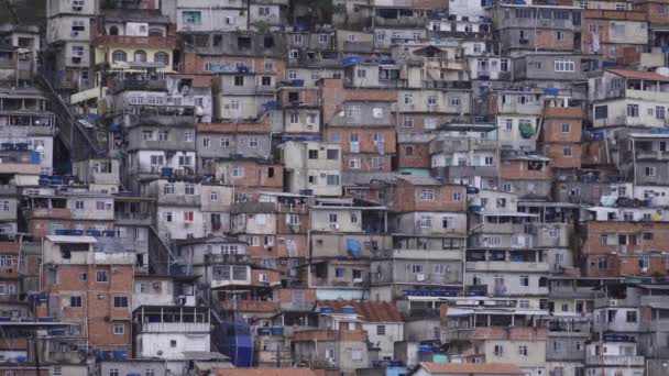 Video Muestra Funicular Una Concurrida Colorida Favela Río Janeiro Destacando — Vídeo de stock
