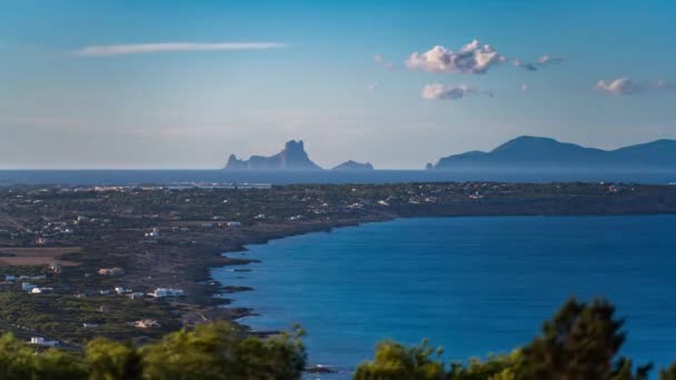 Bela Timelapse Uma Baía Turquesa Formentera Com Vistas Vedra Ibiza — Vídeo de Stock