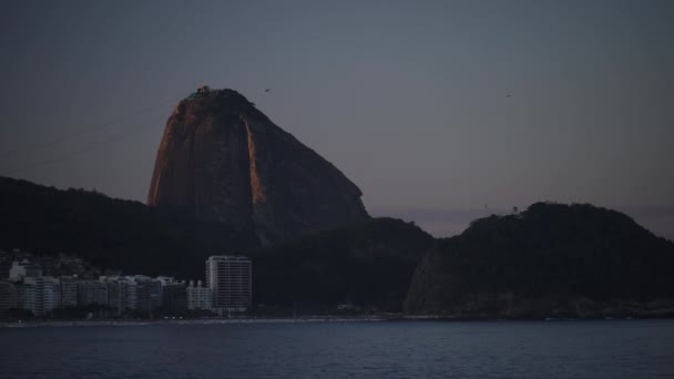 Tourists Enjoy Rio Janeiros Scenic Beauty Helicopters Sugarloaf Mountain Dusk — Stock Video