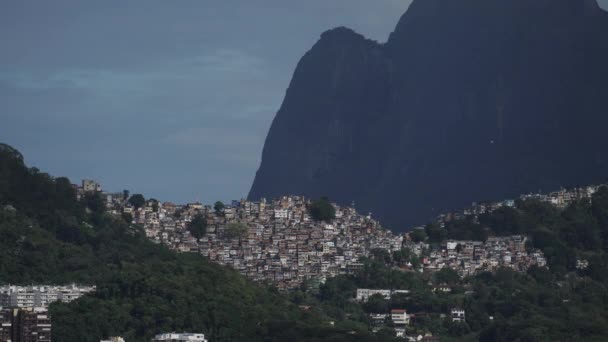 Distant View Rocinha Favela Airborne Gliders Pedra Gavea Space Text — Stock Video
